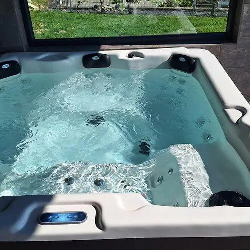 招待所 Szivarvany Vendeghaz Badacsony