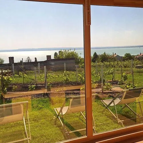 Szivarvany Vendeghaz Badacsony 招待所